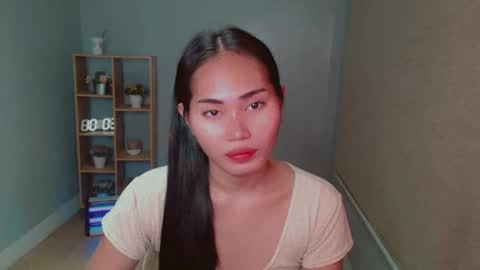 Snapshot of sweetladyboyx chatting on December 13, 11:17 pm   online show from December 13, 11:17 pm