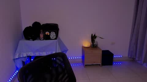 Lian online show from December 6, 9:21 am