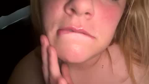 Lisa  online show from April 4, 12:24 pm