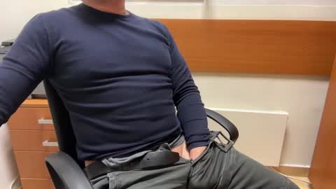 Snapshot of sweetlovedue chatting on January 3, 4:48 pm Sebastian online show from January 3, 4:48 pm