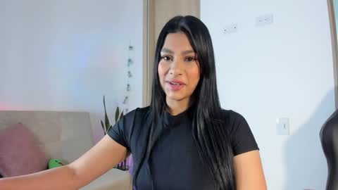 instagram sweetluna 0 online show from March 31, 1:33 pm