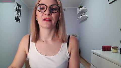 Snapshot of sweetmarthaaa chatting on January 14, 11:31 am sweetmarthaaa online show from January 14, 11:31 am