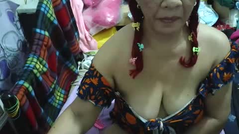 Snapshot of sweetmature_69 chatting on May 31, 5:42 pm sweetmature_69 online show from May 31, 5:42 pm