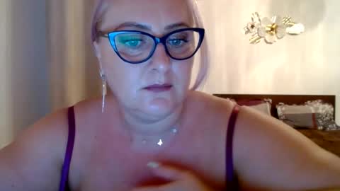 Snapshot of sweetmayacutie chatting on July 16, 9:48 am sweetmaya online show from July 16, 9:48 am