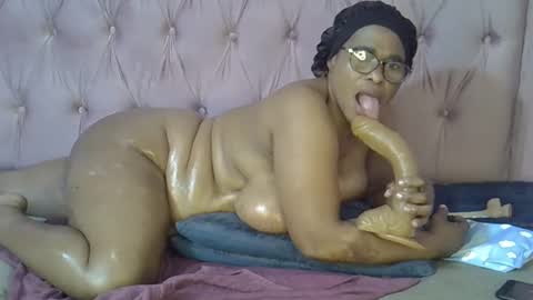 sweetmellowx1 online show from February 18, 6:59 am