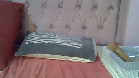 sweetmellowx1 online show from March 7, 4:46 am