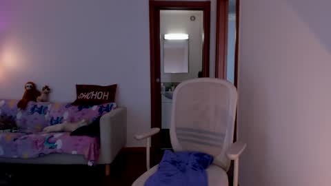 Snapshot of sweetmila1 chatting on April 3, 12:47 pm Mila online show from April 3, 12:47 pm