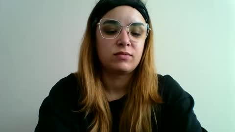 sweetmoonns2 online show from October 20, 6:30 pm