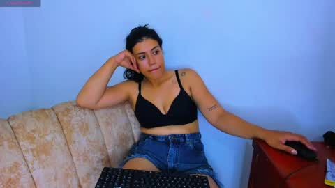 Snapshot of sweetnenus_ chatting on May 29, 4:10 am venus online show from May 29, 4:10 am