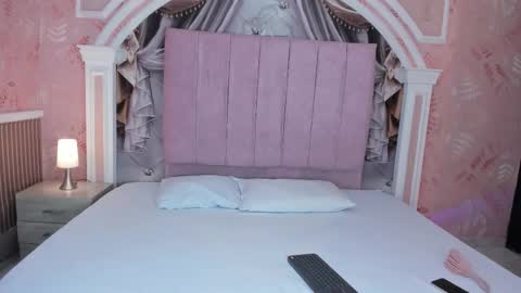 Snapshot of sweetness_siren chatting on February 22, 4:35 am siren online show from February 22, 4:35 am