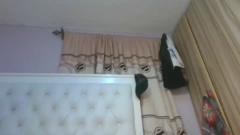 Snapshot of sweetnovah chatting on May 13, 7:55 pm Novah girlie online show from May 13, 7:55 pm