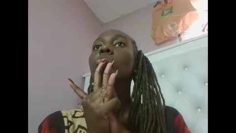 Snapshot of sweetnovah chatting on May 15, 2:35 pm Novah girlie online show from May 15, 2:35 pm