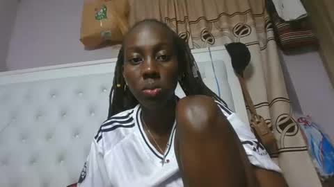 Snapshot of sweetnovah chatting on May 18, 4:46 pm Novah girlie online show from May 18, 4:46 pm