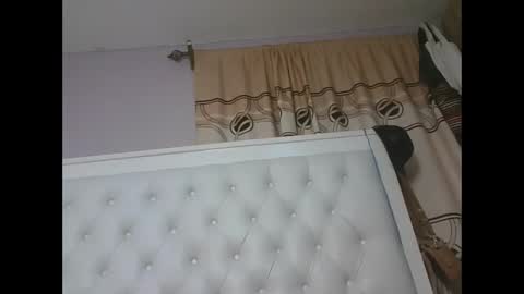 Snapshot of sweetnovah chatting on May 19, 4:46 pm Novah girlie online show from May 19, 4:46 pm