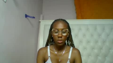 Snapshot of sweetnovah chatting on May 29, 5:11 pm Novah girlie online show from May 29, 5:11 pm