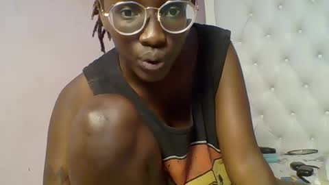 Snapshot of sweetnovah chatting on May 30, 5:43 pm Novah girlie online show from May 30, 5:43 pm