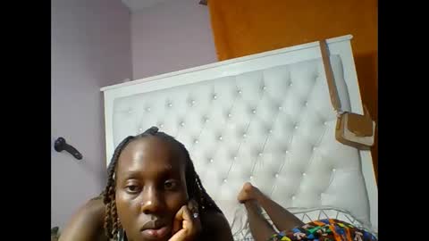 Snapshot of sweetnovah chatting on June 8, 1:28 am Novah girlie online show from June 8, 1:28 am