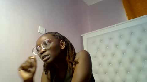 Snapshot of sweetnovah chatting on June 8, 1:44 pm Novah girlie online show from June 8, 1:44 pm