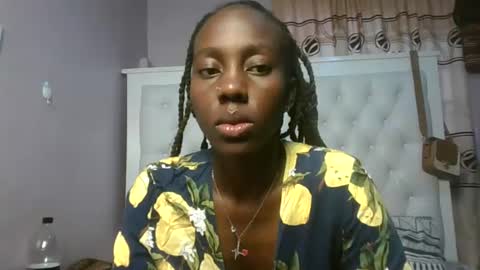 Snapshot of sweetnovah chatting on June 15, 3:25 pm Novah girlie online show from June 15, 3:25 pm