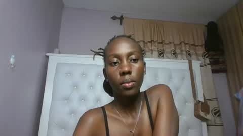 Snapshot of sweetnovah chatting on June 16, 3:31 am Novah girlie online show from June 16, 3:31 am
