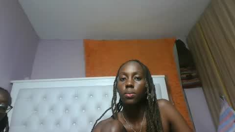 Snapshot of sweetnovah chatting on June 20, 4:32 pm Novah girlie online show from June 20, 4:32 pm