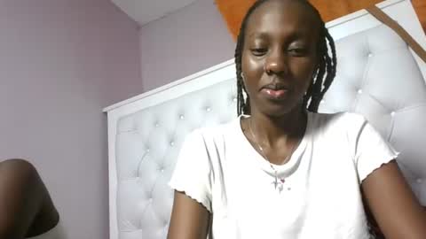 Snapshot of sweetnovah chatting on June 23, 11:52 am Novah girlie online show from June 23, 11:52 am