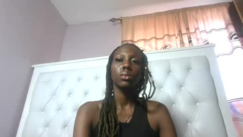 Snapshot of sweetnovah chatting on July 6, 10:12 am Novah girlie online show from July 6, 10:12 am