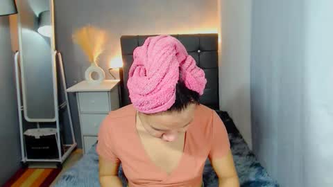 Snapshot of sweetnwildts chatting on October 13, 1:38 am Ghena online show from October 13, 1:38 am