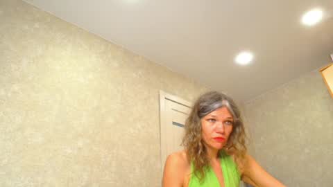 Veronica and Alex online show from May 31, 6:42 am