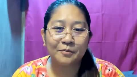 Snapshot of sweetpilipina88 chatting on December 10, 6:01 am MIA online show from December 10, 6:01 am