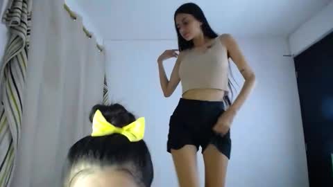 Snapshot of sweetpink1_ chatting on September 17, 3:41 am Caro  Lily online show from September 17, 3:41 am