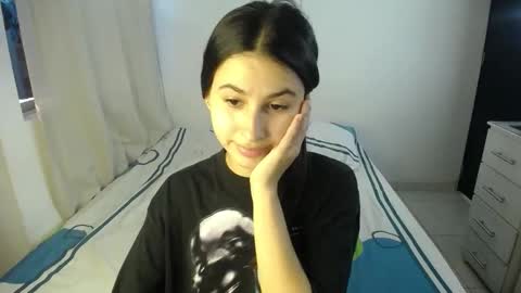 Snapshot of sweetpink1_ chatting on October 5, 8:18 pm Caro  Lily online show from October 5, 8:18 pm