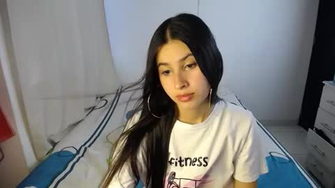 Snapshot of sweetpink1_ chatting on October 19, 9:15 pm Caro  Lily online show from October 19, 9:15 pm