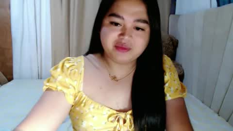 Snapshot of sweetprincess_athena chatting on March 27, 9:03 pm Princess Ella online show from March 27, 9:03 pm