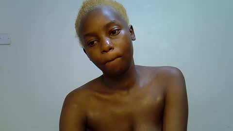 Snapshot of sweetrall chatting on February 10, 2:04 am Lilly online show from February 10, 2:04 am