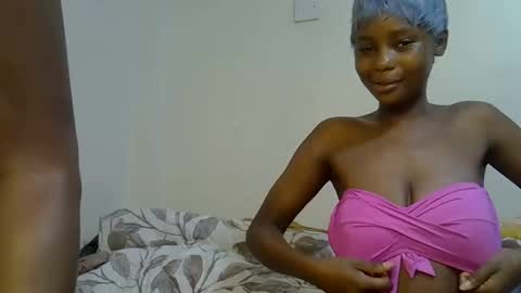 Snapshot of sweetrall chatting on February 14, 12:40 am Lilly online show from February 14, 12:40 am