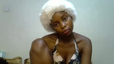 Snapshot of sweetrall chatting on February 17, 1:07 pm Lilly online show from February 17, 1:07 pm