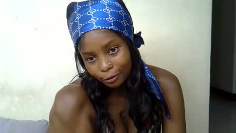 Snapshot of sweetrall chatting on February 25, 10:19 pm Lilly online show from February 25, 10:19 pm