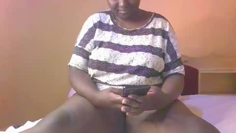 Snapshot of sweetrose2049 chatting on February 19, 1:12 am Rose Watetu online show from February 19, 1:12 am