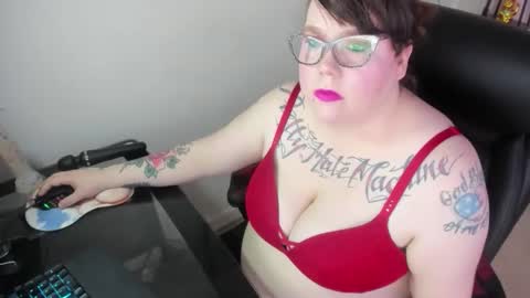 ruby and scarlet online show from November 18, 3:05 pm