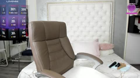 Goddess Allysse online show from December 8, 2:30 pm