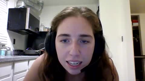 Snapshot of sweetsocalgirl chatting on January 4, 1:42 am sweetsocalgirl online show from January 4, 1:42 am