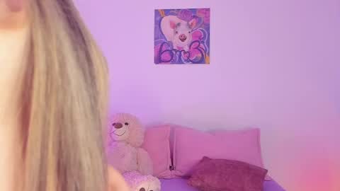 Snapshot of sweetsofi_12 chatting on March 22, 2:20 pm Sofia sweet online show from March 22, 2:20 pm