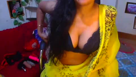 Snapshot of sweetsour18 chatting on April 2, 11:41 am SweetSour online show from April 2, 11:41 am