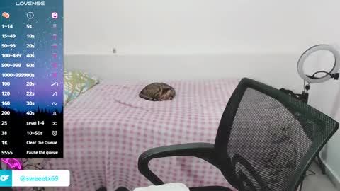 Snapshot of sweetsquirtx23 chatting on January 5, 4:48 pm lili online show from January 5, 4:48 pm