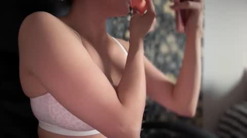 sweetssmashed online show from November 18, 10:25 pm