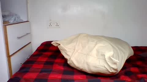 Snapshot of sweett_amberr chatting on February 25, 12:15 pm sweett_amberr online show from February 25, 12:15 pm