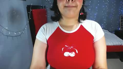 Snapshot of sweettei chatting on April 21, 11:27 am Me llamo Tara online show from April 21, 11:27 am