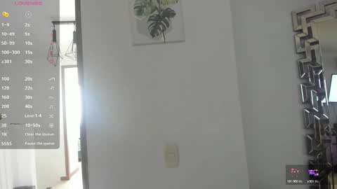 sweetvane_ online show from September 28, 3:50 pm