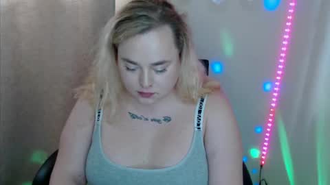 sweetvlada13 online show from May 9, 9:14 am